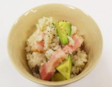 アボカドとベーコンのごはん